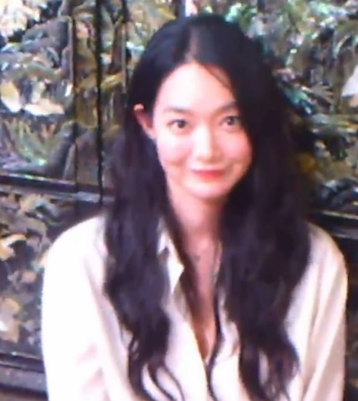"새벽 2시에 소리 질렀다"..신민아, 난리 난 저화질 디카 '16년 전 구미호' 소환