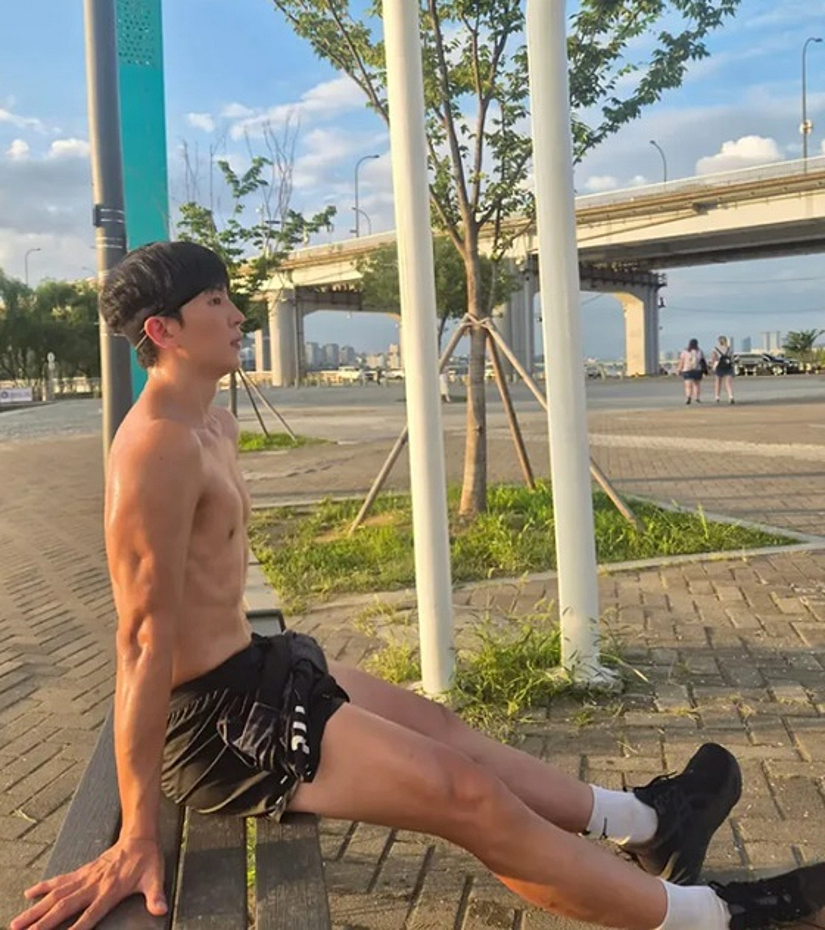 31기 영식, 33도 폭염 속 러닝..상의도 탈의 "러너스 하이 존재 안 하는 듯"