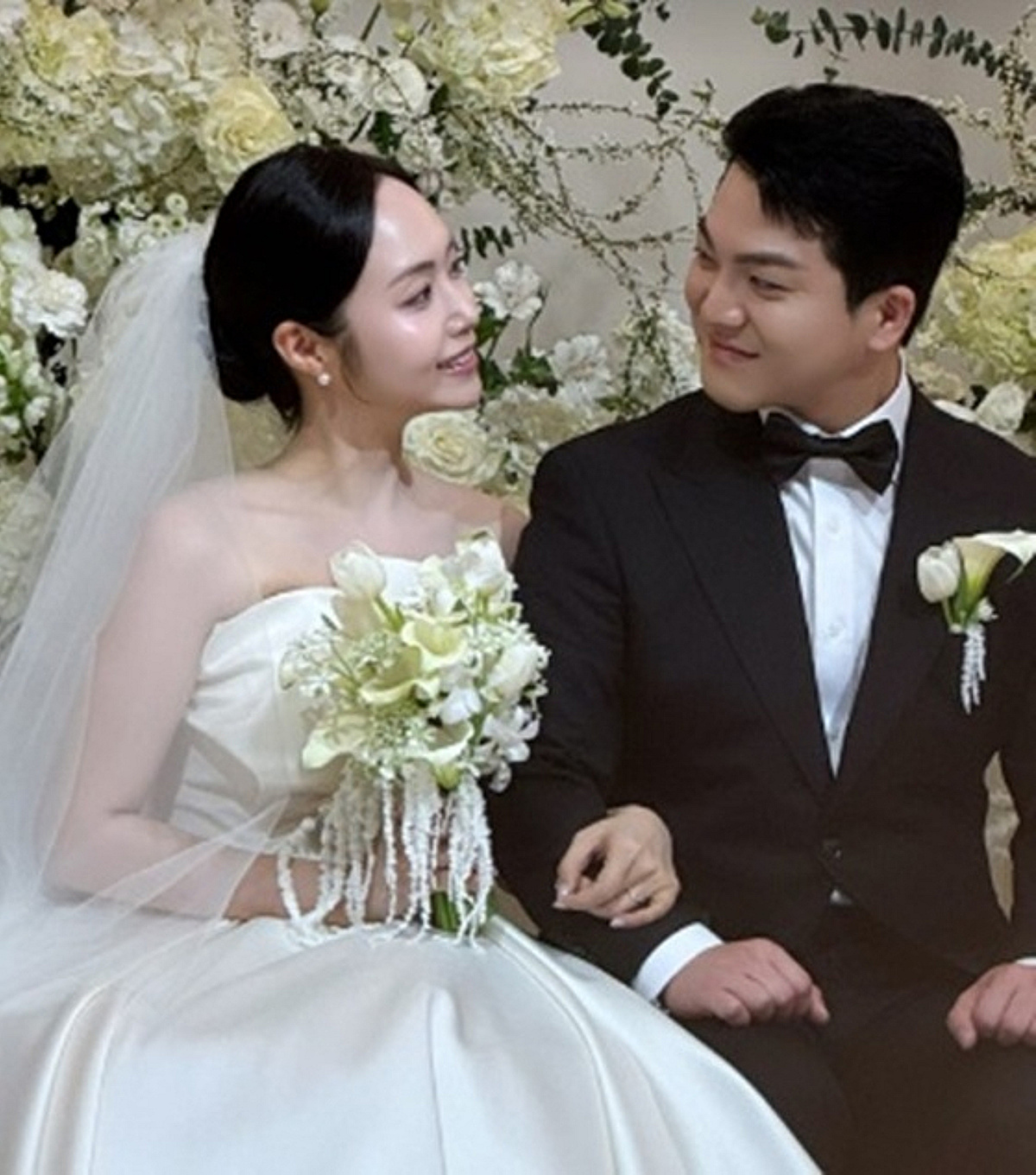 '나는 솔로' 29기 정숙♥영철, 결혼식 현장 공개..남규홍PD 주례 눈길