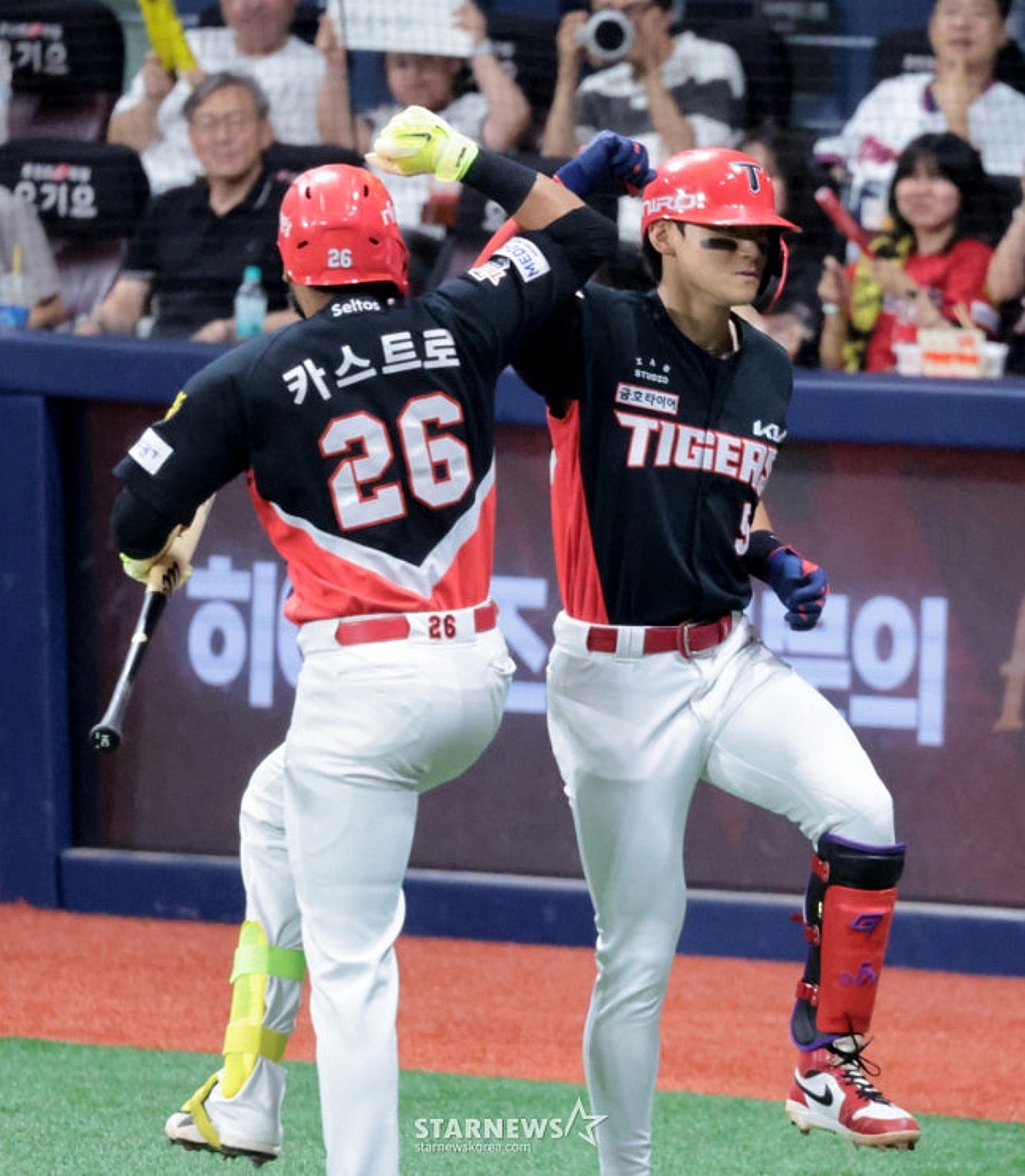 '몰리면 진짜 여지없네' 김도영, '135m 초대형' 홈런 폭발! 38호로 개인 최다 홈런 타이→2위 오스틴과 6개차
