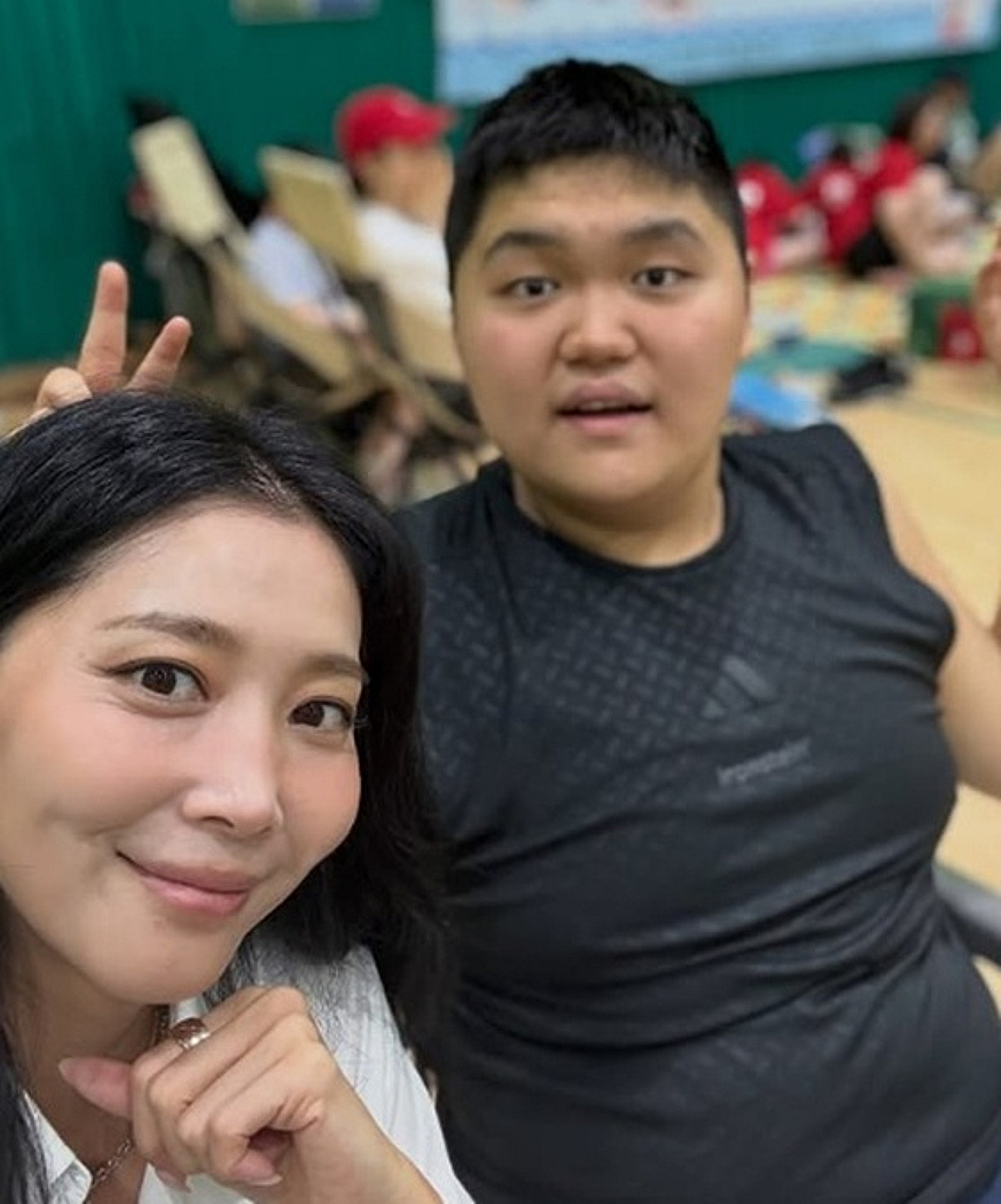 오윤아, 재혼 발표 후 子송민과 밝은 근황 "하얗게 불태웠다" - 뉴스 썸네일 이미지