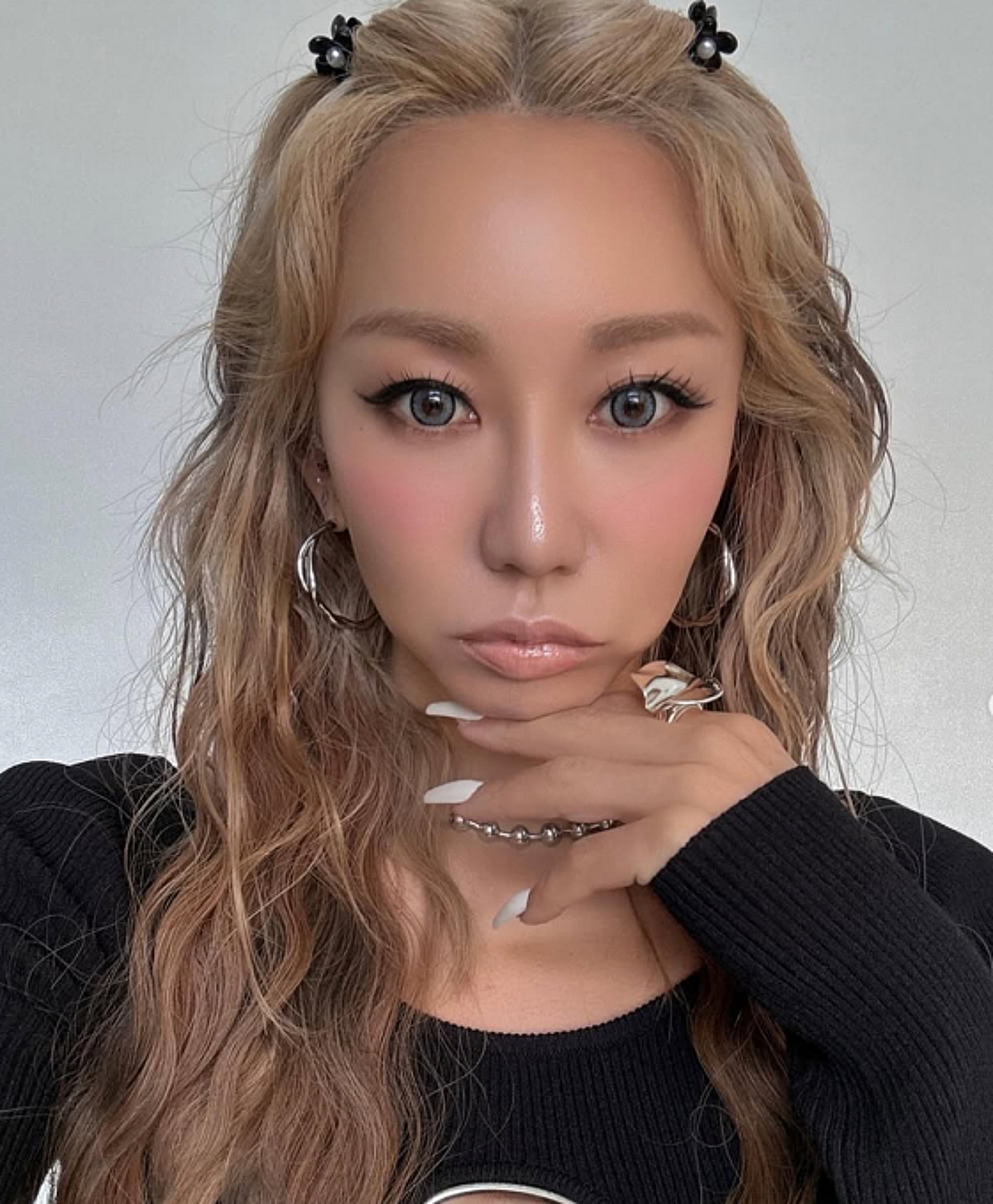 "35세 넘으면 양수 썩는다"..유명 女가수, 43세 임신 발표에 '日 들썩'