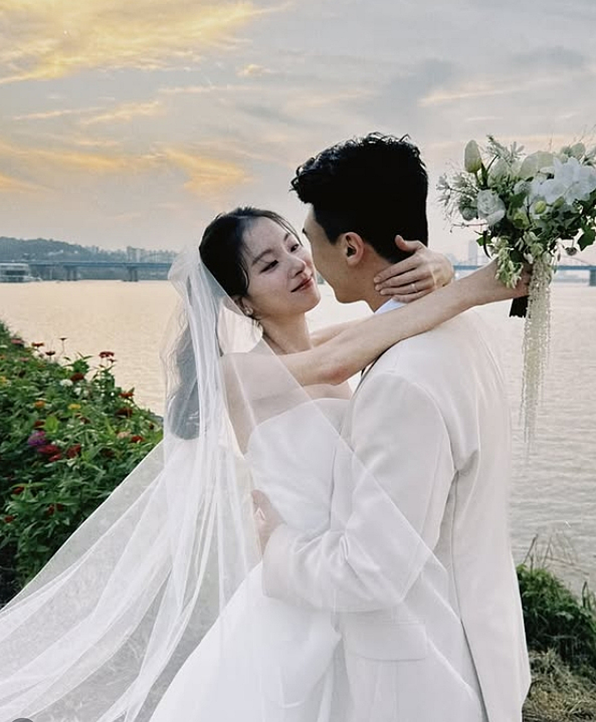 レディスコードのジュニ、戦闘機パイロットと結婚..「末っ子がもう結婚」 [スター・イシュー] | STARNEWS
