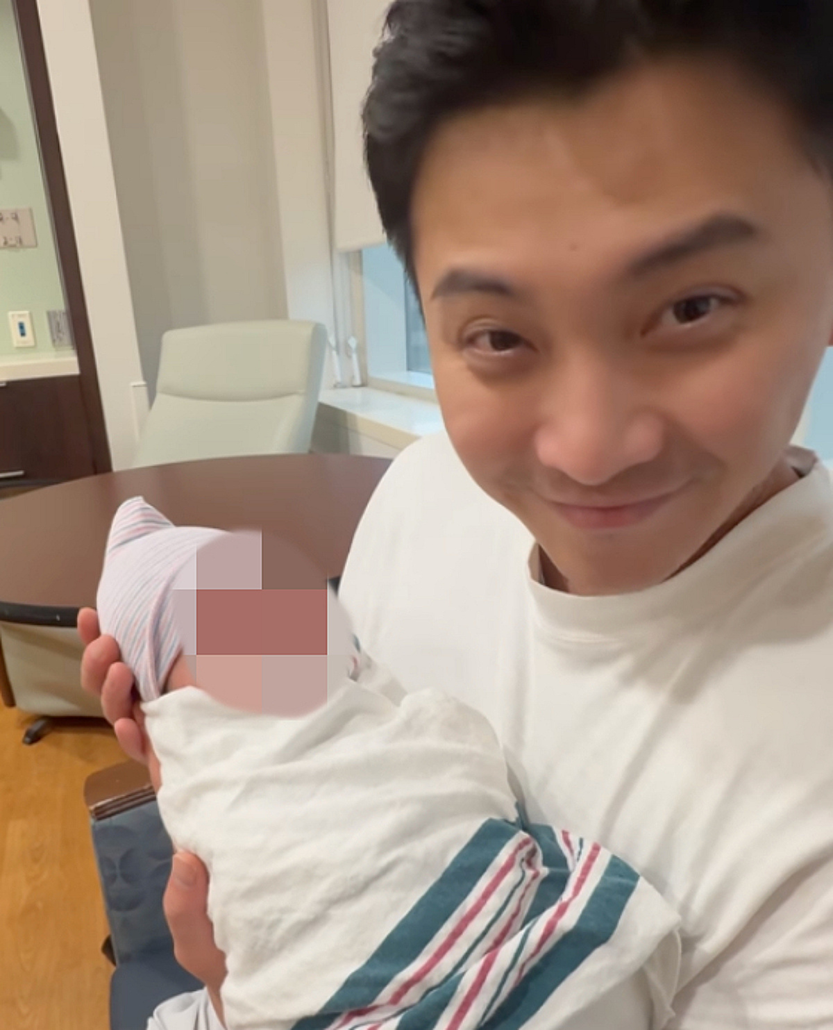 '은퇴' FT아일랜드 송승현, 한국 떠나 득남.."아내 고생했고 사랑해"[스타이슈]