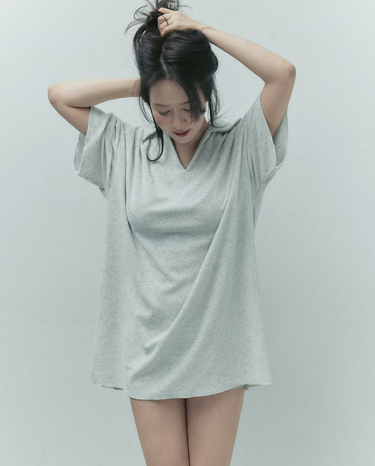'속옷 회사 CEO' 송지효, 상의만 걸치고..과감한 '하의 실종'에 "sexy girl" 글로벌 환호
