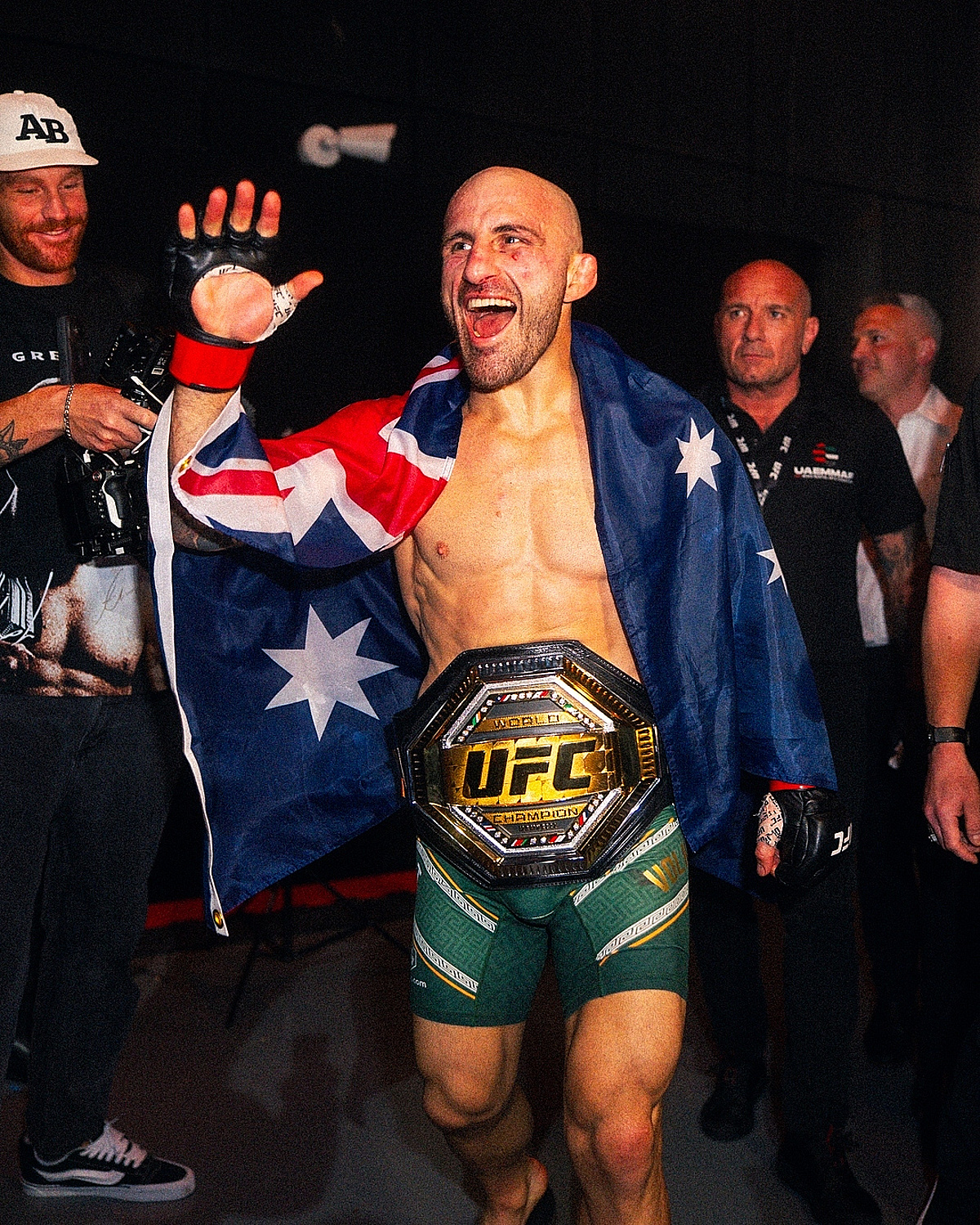 볼카노프스키, UFC 페더급 타이틀 9승 기록…'GOAT'의 위용