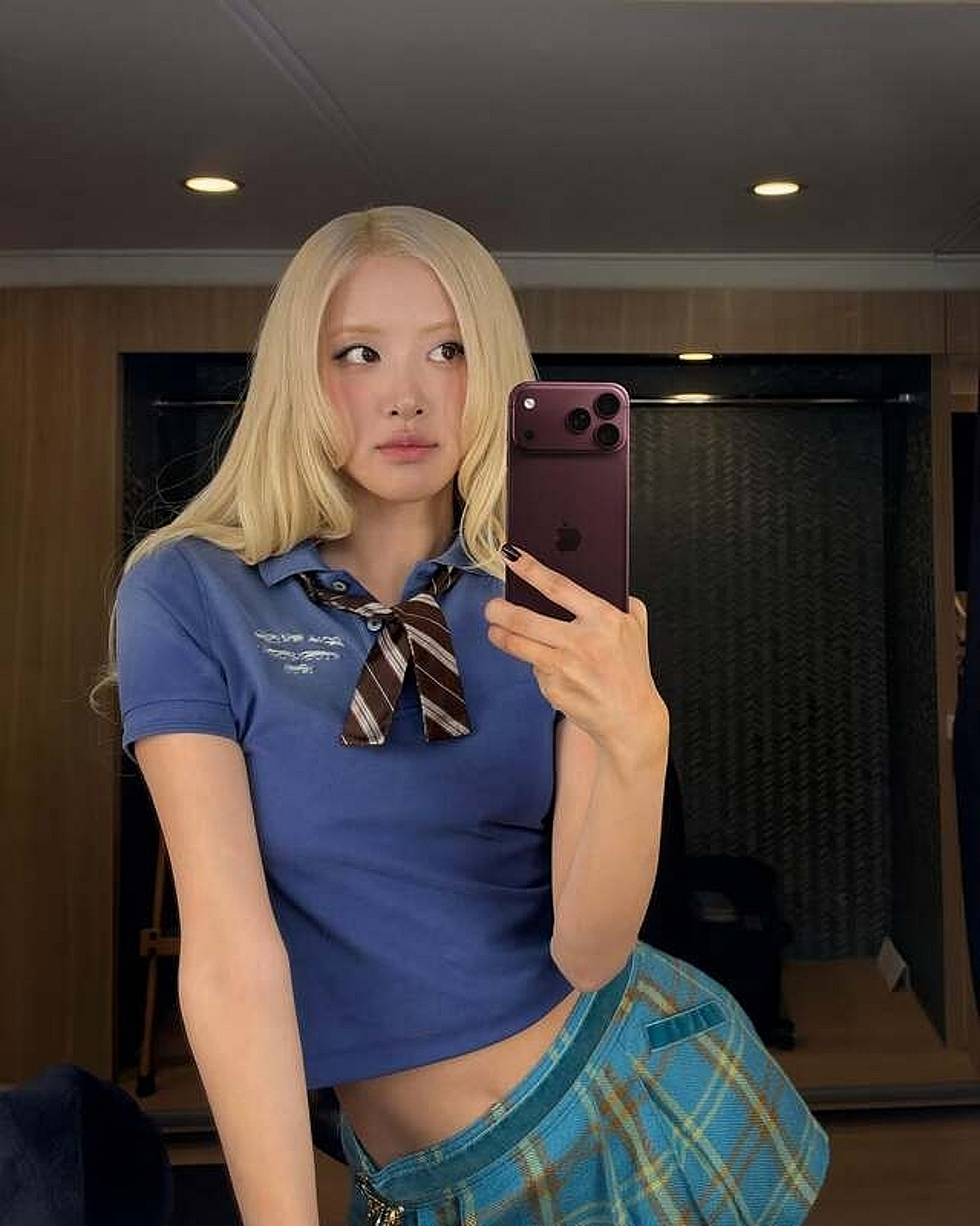 블랙핑크 로제 아이폰 셀카에 삼성 등판.."폰 필요하면 말하지"