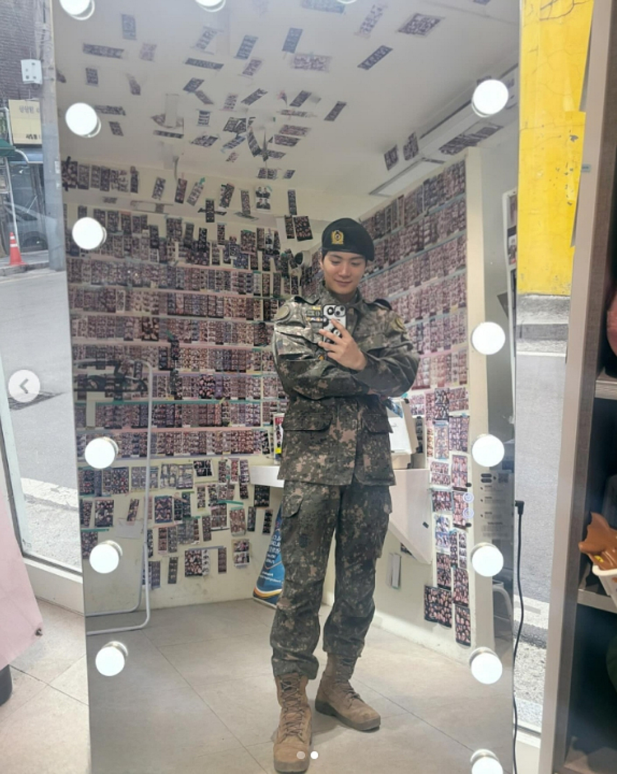 뉴이스트 출신 김종현, 드디어 현역 만기 전역..군복 셀카 공개 [스타이슈]