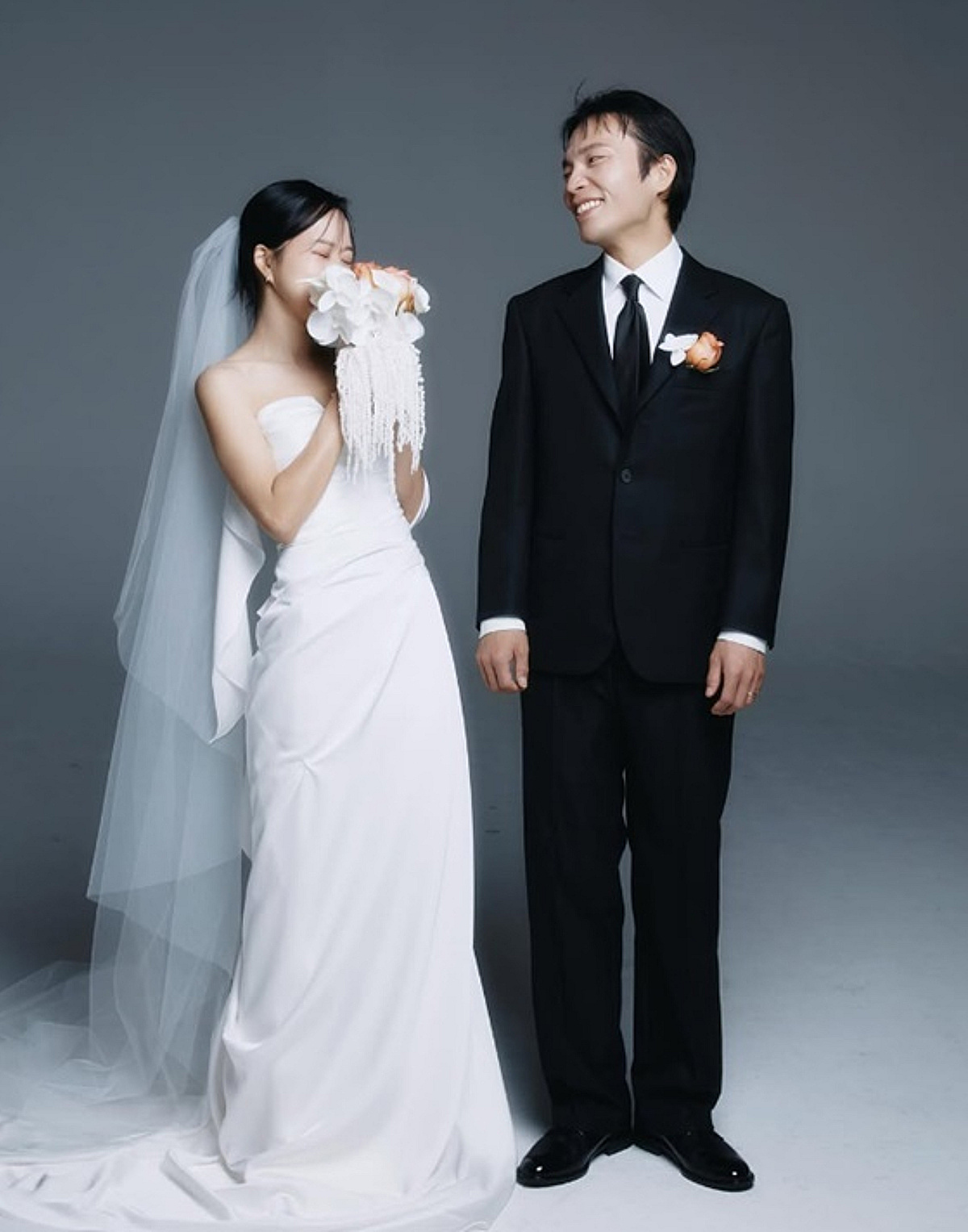 김지수, '절친' 박서준 축하 속 결혼..웨딩화보 공개 "정말 감사합니다!"