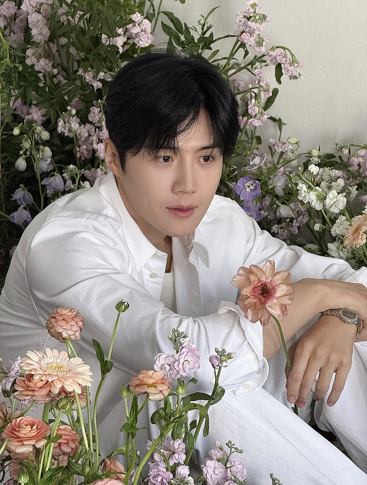 キム・ソンホが花畑で魅せた美しさ