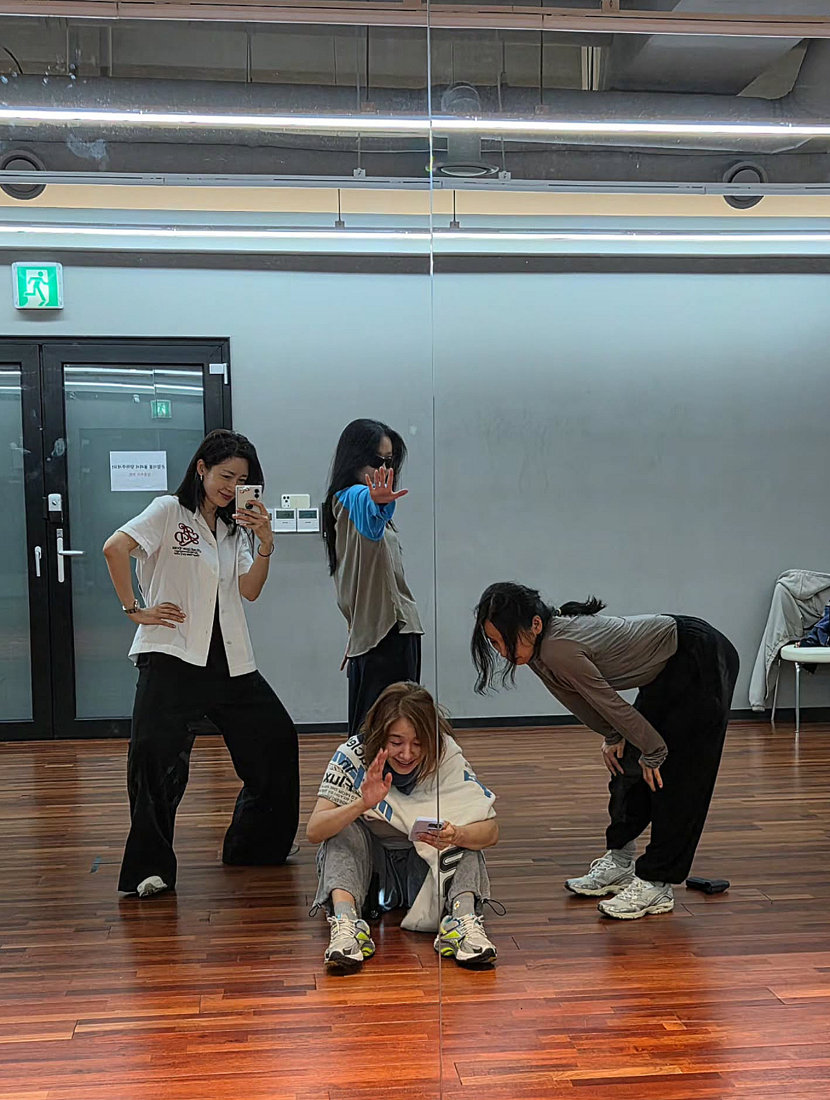 성유리, 핑클 완전체 컴백 앞두고 연습실 근황..21년 만에 뭉친 요정들