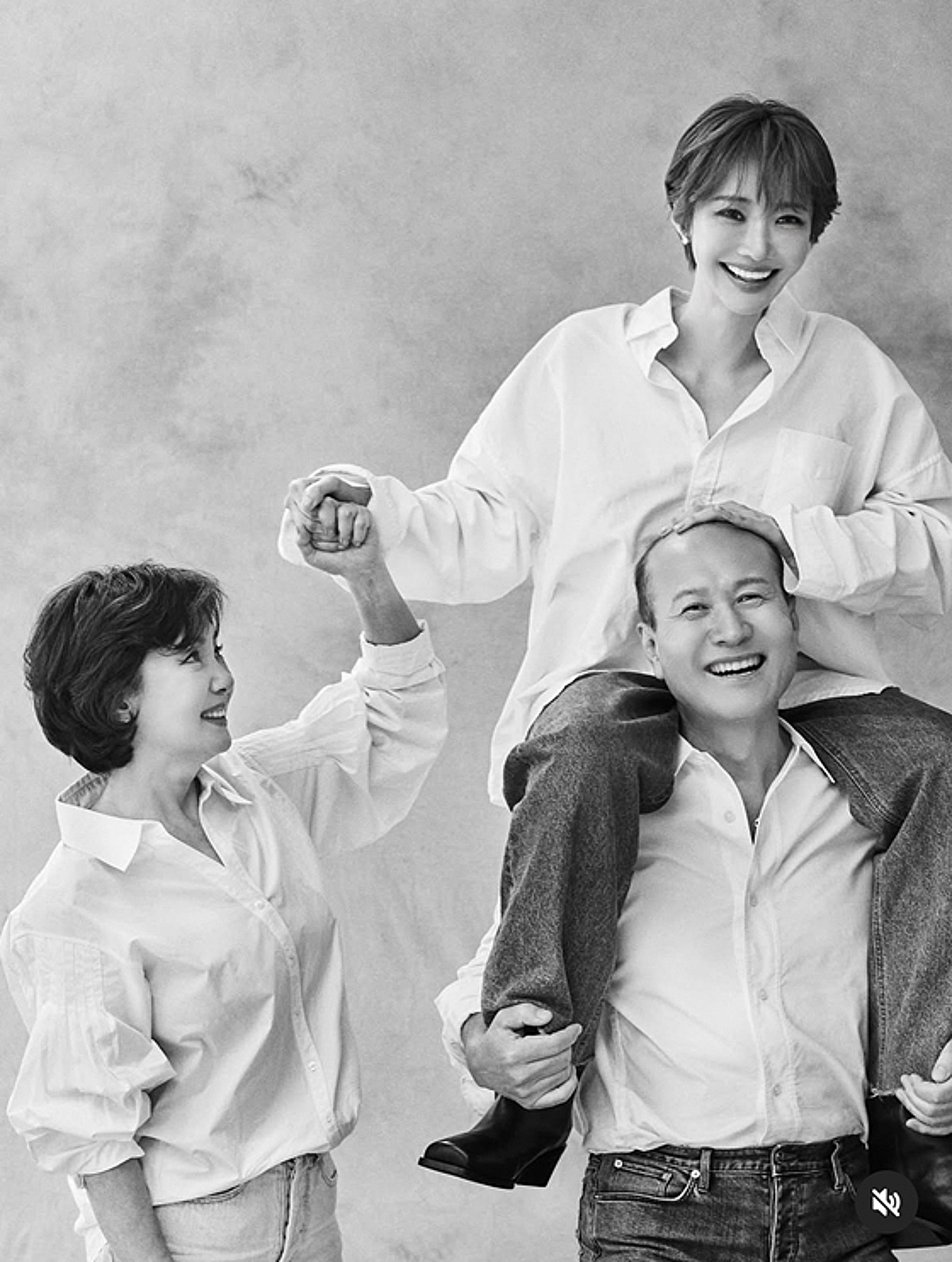 고준희, '붕어빵 미모' 가족 사진 비하인드컷 대방출.."가족 덕분"[스타이슈]