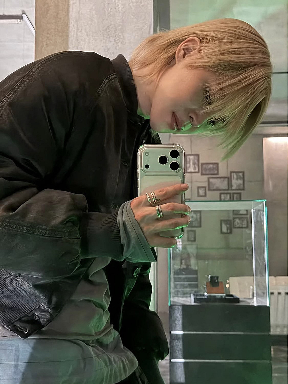 BTSのジミン、'2.0' MVのビハインドカットを公開..'PERFECT' | STARNEWS