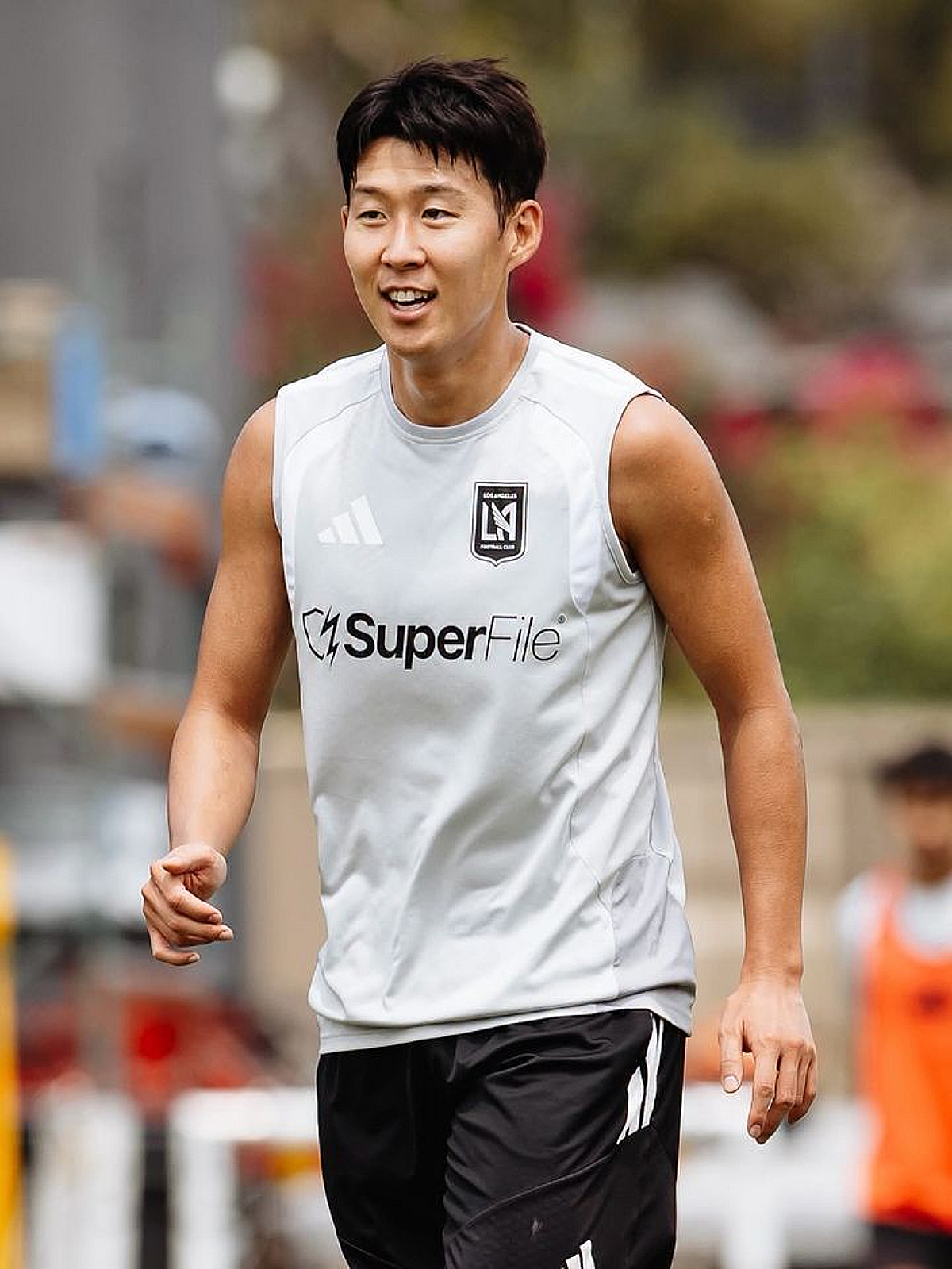 'LAFC 복귀' 손흥민, 월드컵 아픔? 이젠 도움왕 모드! 민소매 입고 활짝 웃는 캡틴 SON... 18일 'LA 더비' 정조준
