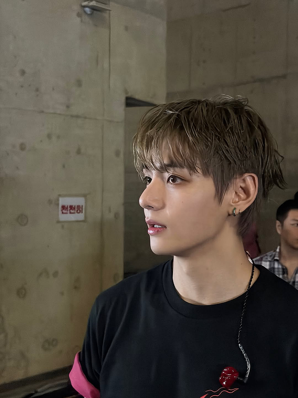 방탄소년단 뷔, 록스타가 된 소년이여