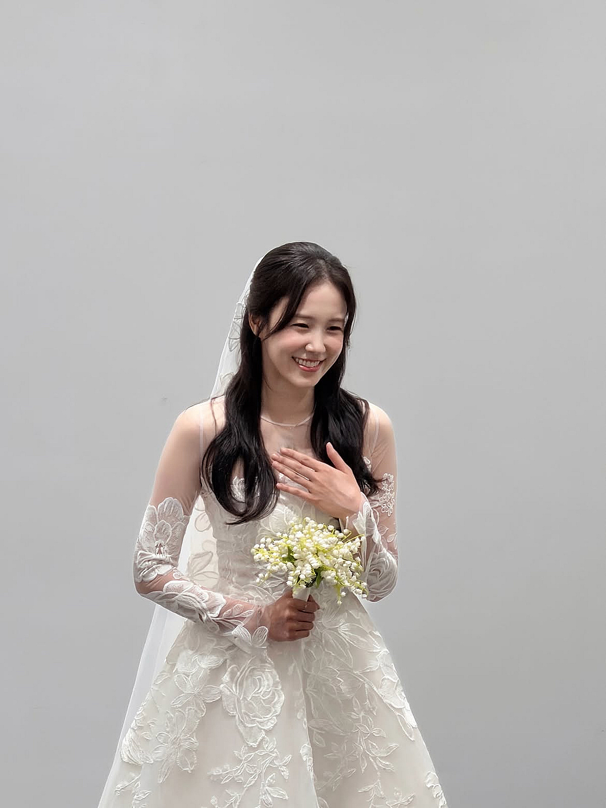 장예원, 깜짝 웨딩드레스 자태 공개..결혼설 해명 "진짜면 좋겠지만"