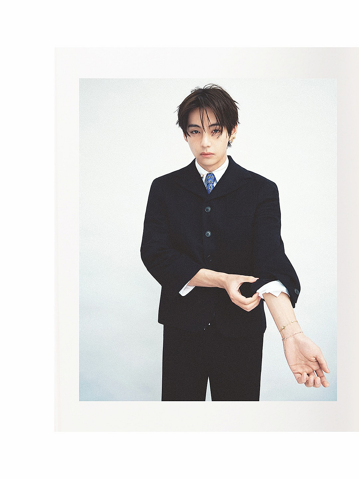 방탄소년단 뷔, 치명적 눈빛의 조각 미남..일상이 화보 그 자체