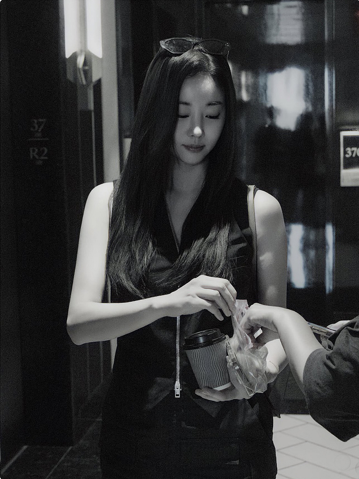 김사랑, 시간이 멈췄나..48세 믿기 힘든 흑백 여신 자태