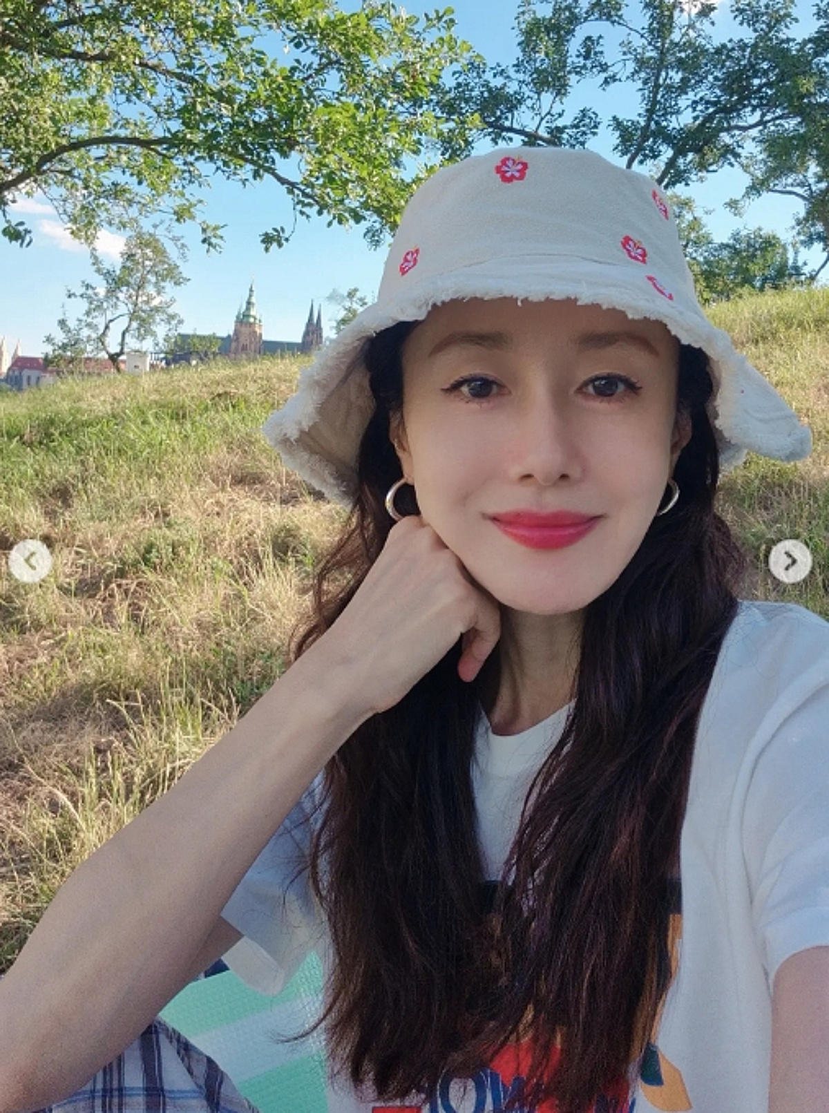 "배우 은퇴 NO"..김지수, 프라하서 회사 운영 중인 근황 [스타이슈]