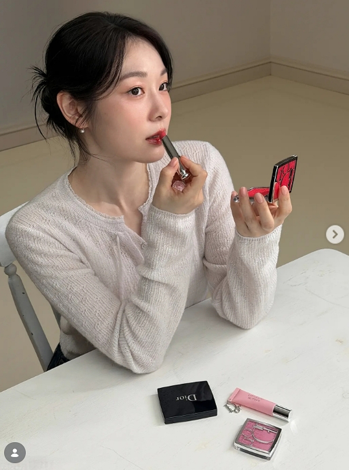 '고우림♥' 김연아, 가을 감성 빨간 립스틱..예쁘다