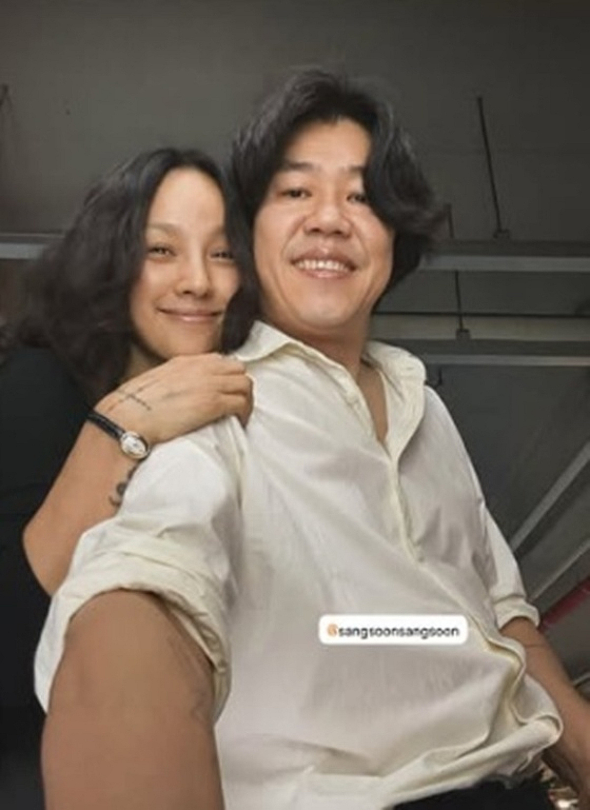 이효리♥이상순, 초밀착 데이트샷 공개..절친 엄정화 지원사격