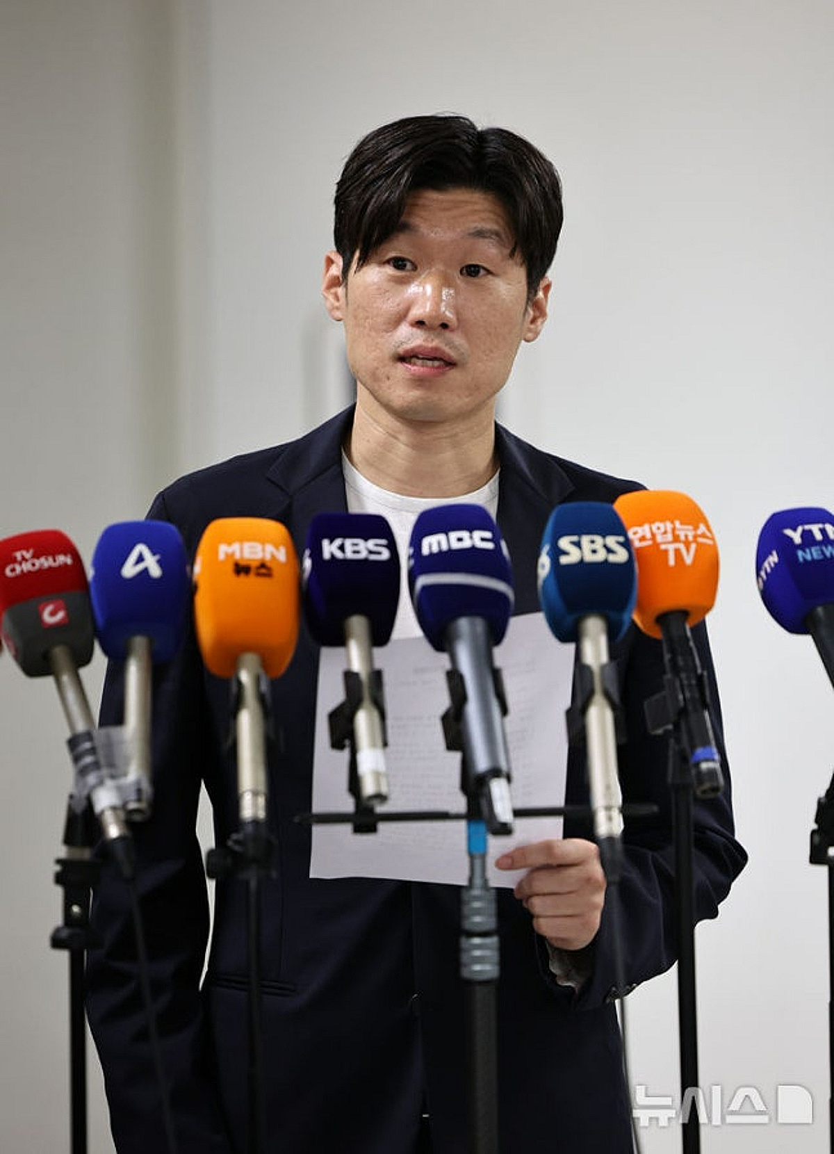 "뭘 안다고" 막말 맞받아친 박지성, 축구계 반발엔 "원상태 돌아갈 일 없다" 경고도