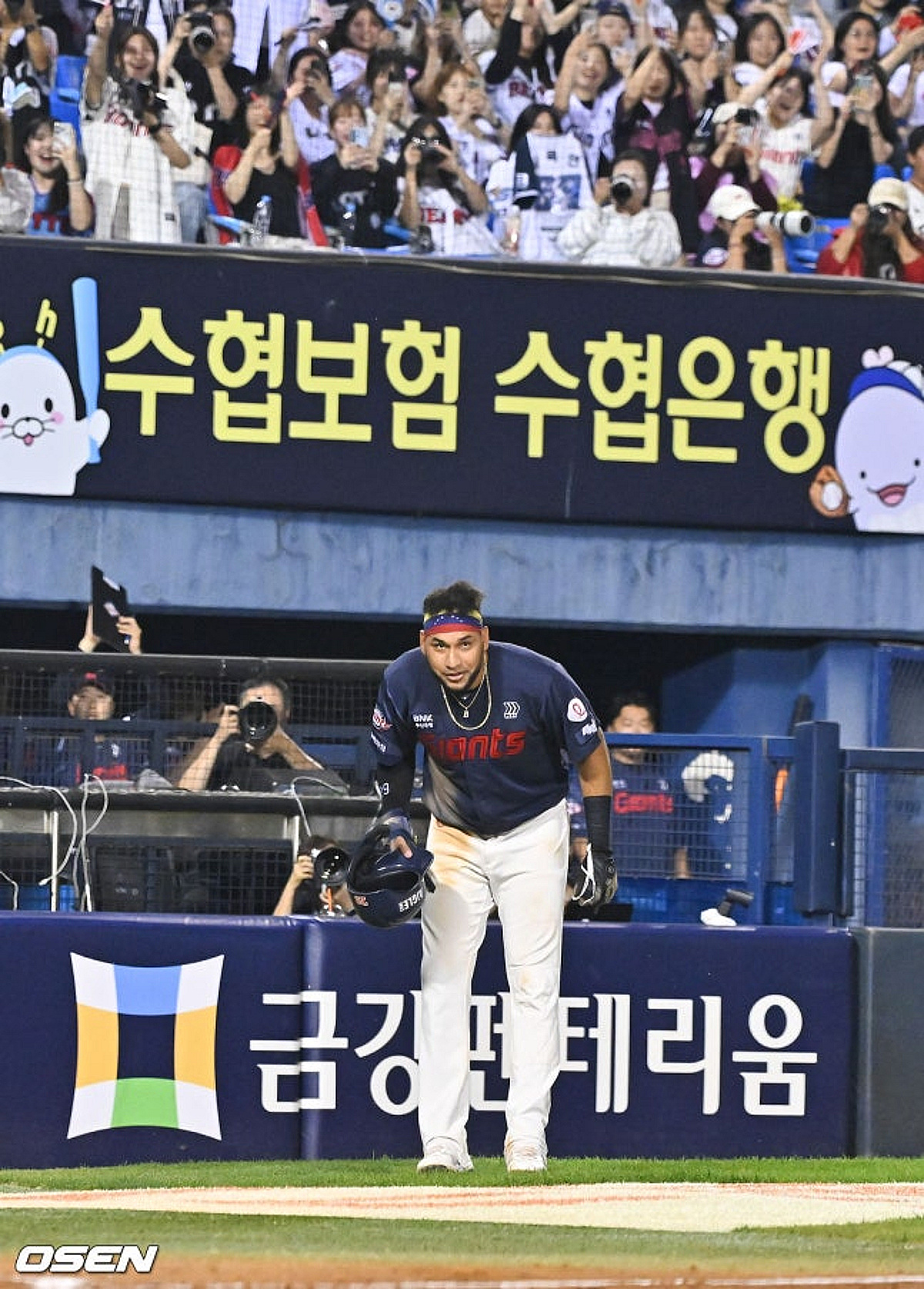 레이예스·두산 팬들 '진정한 리스펙트'... 박수와 인사로 감동 나눴다