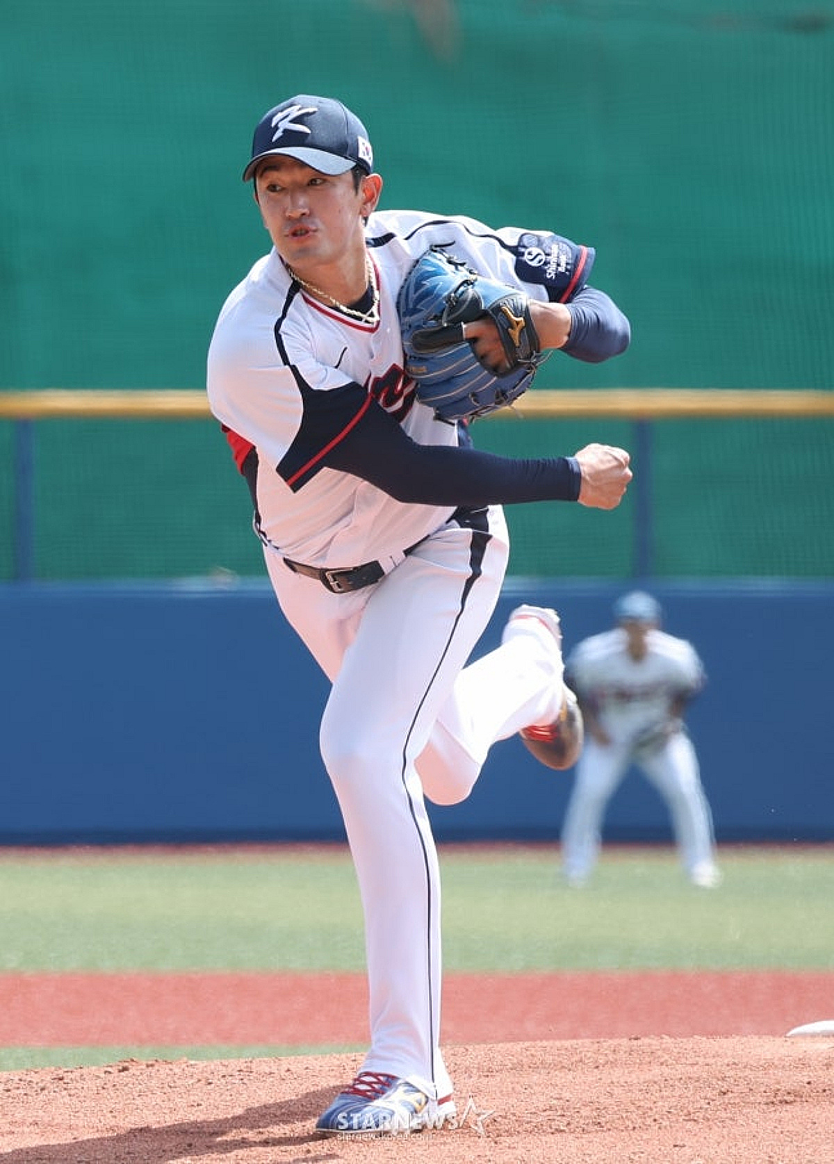 "왜 나일까, 잘 때마다 생각해봤다" 日전 앞둔 고영표 솔직한 심정→대신 잘 던지면 '국민 영웅'된다!