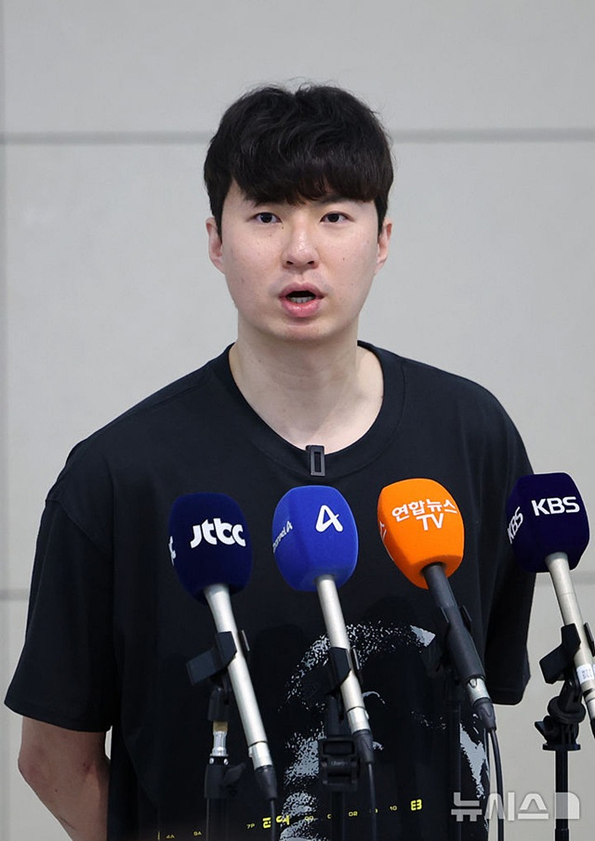 "이현중이 롤모델"→정작 본인은 "영광이지만, 나를 넘어서라"... AG 금메달 딴 후배들 향해 진심 조언 [인천 현장]