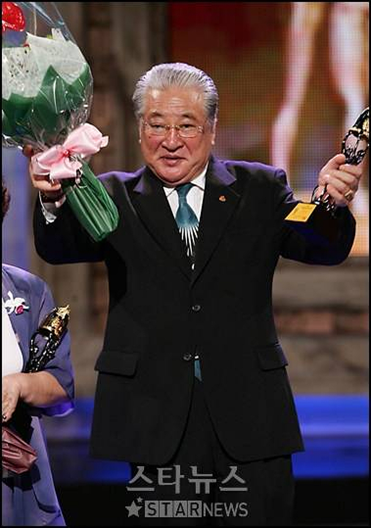 金英仁今天(4日)去世。享年82岁 | STARNEWS