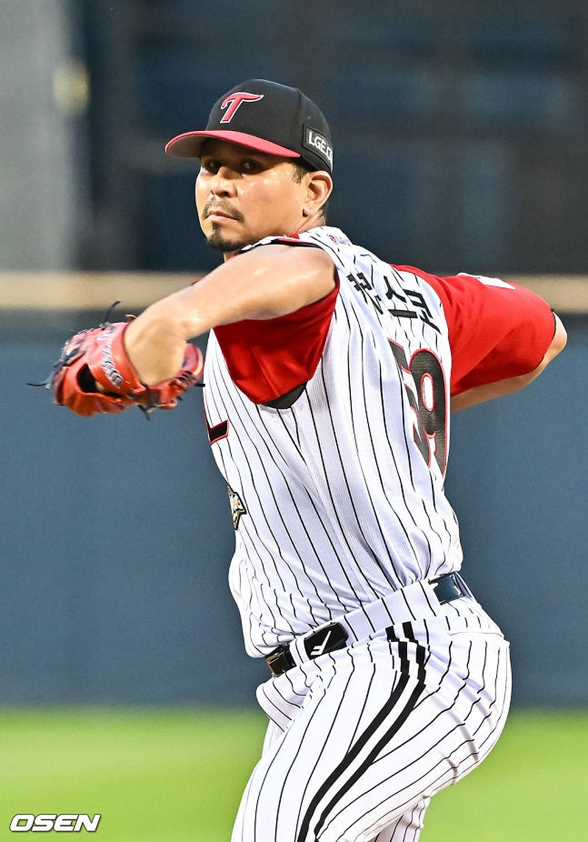 주 2회 등판 무리였나! 7이닝 퍼펙트했던 MLB 112승 투수, KBO 9위팀에 혼쭐→홈런 2방 맞고 5실점