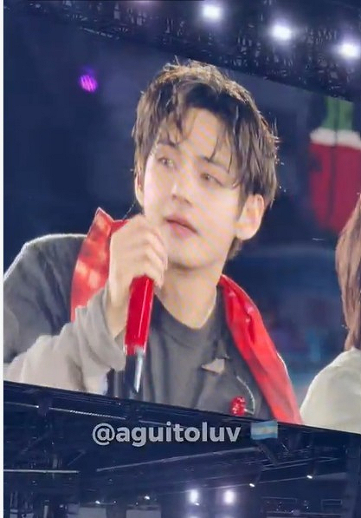 방탄소년단 뷔,'메시 우승'국민 응원가"Muchchos" 선창하자 공연장이 축구장으로 변했다[K-EYES]