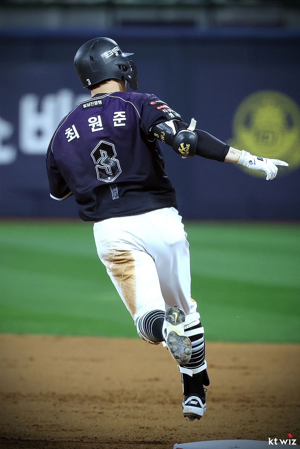 "타점 필요할 때마다 해줬다" 이강철이 콕 집어 칭찬, '해결사' 최원준 4안타 4타점 폭발! KT 선두 지켰다 [수원 현장]