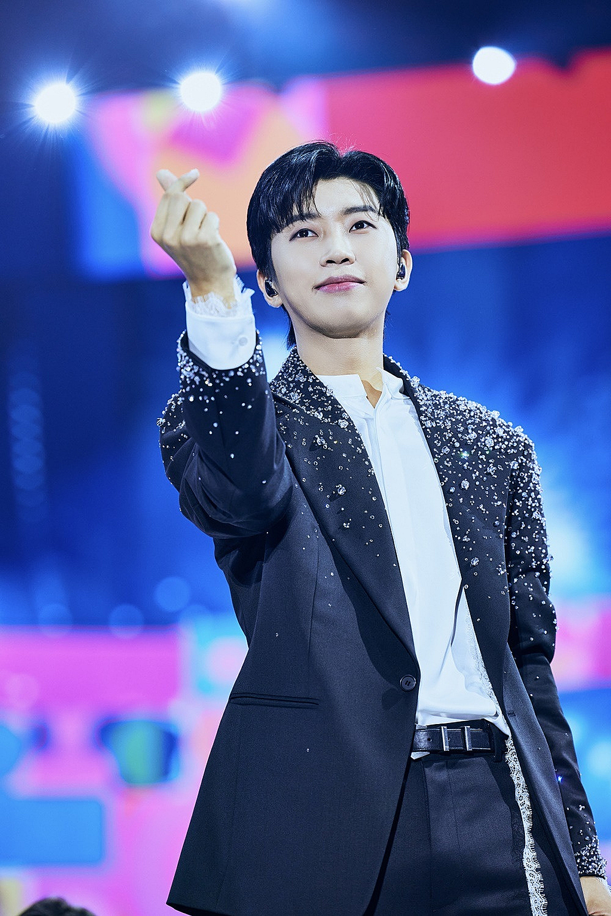 임영웅 팬클럽 '포에버웅 스터디', 데뷔 10주년 기념 1058만원 기부·' 착한팬클럽' 서울 5호 가입..선한 영향력의 본보기