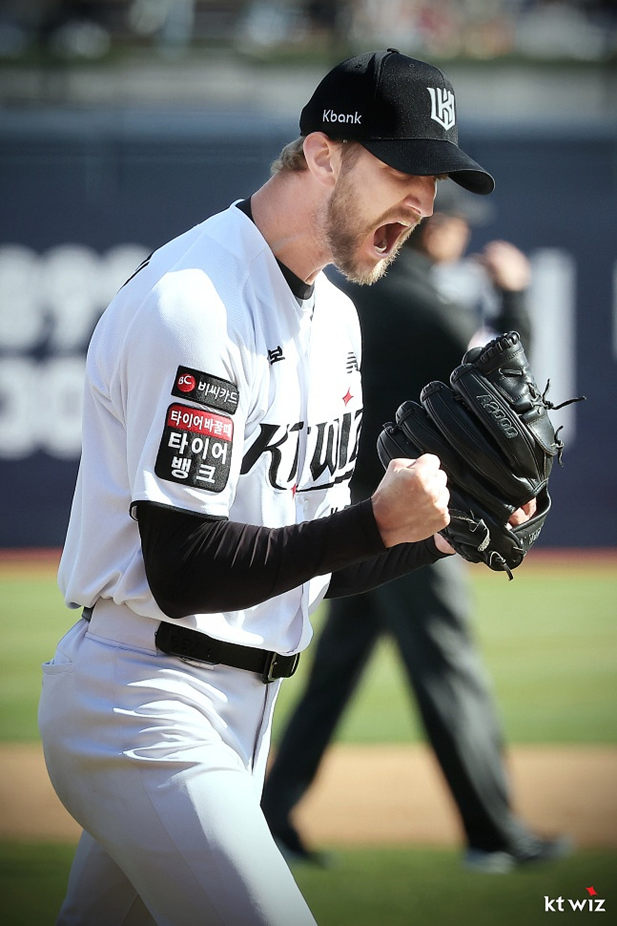 '병살 안 끝났는데' 외인 에이스 섣부른 포효→빠른 자기반성, 그만큼 이강민-김상수 믿어서 그랬다 "근육이 기억해서 세리머니를..."