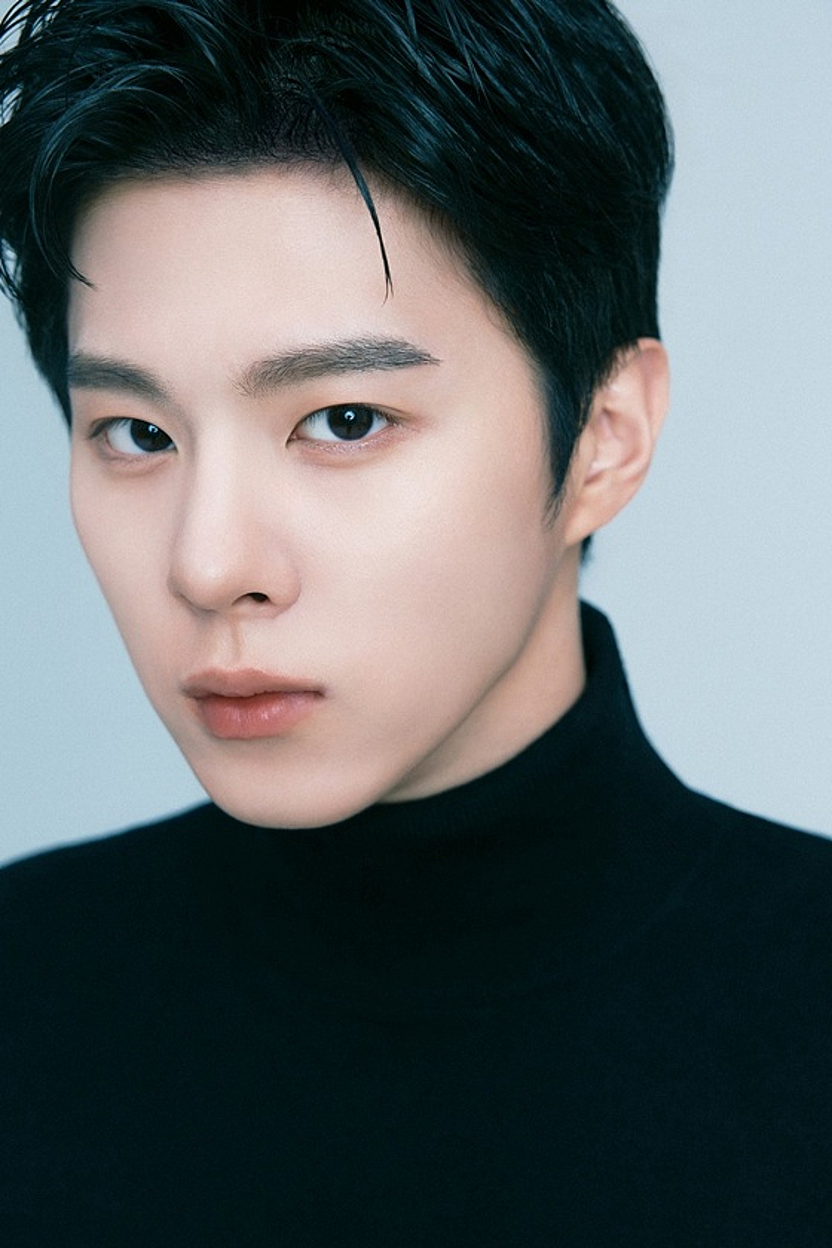 '강나언♥' 꽃신..김우석, 만기 전역 후 첫 프로필 공개