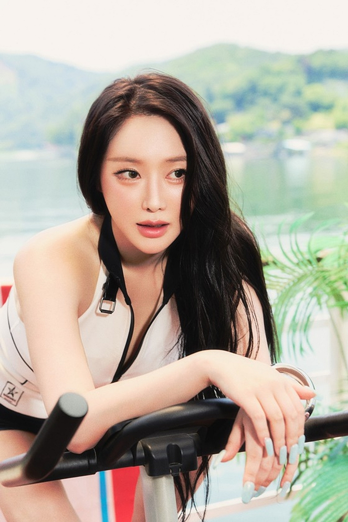 브브걸, 서머퀸의 귀환..민영 청량·건강미 다 담은 콘셉트 포토