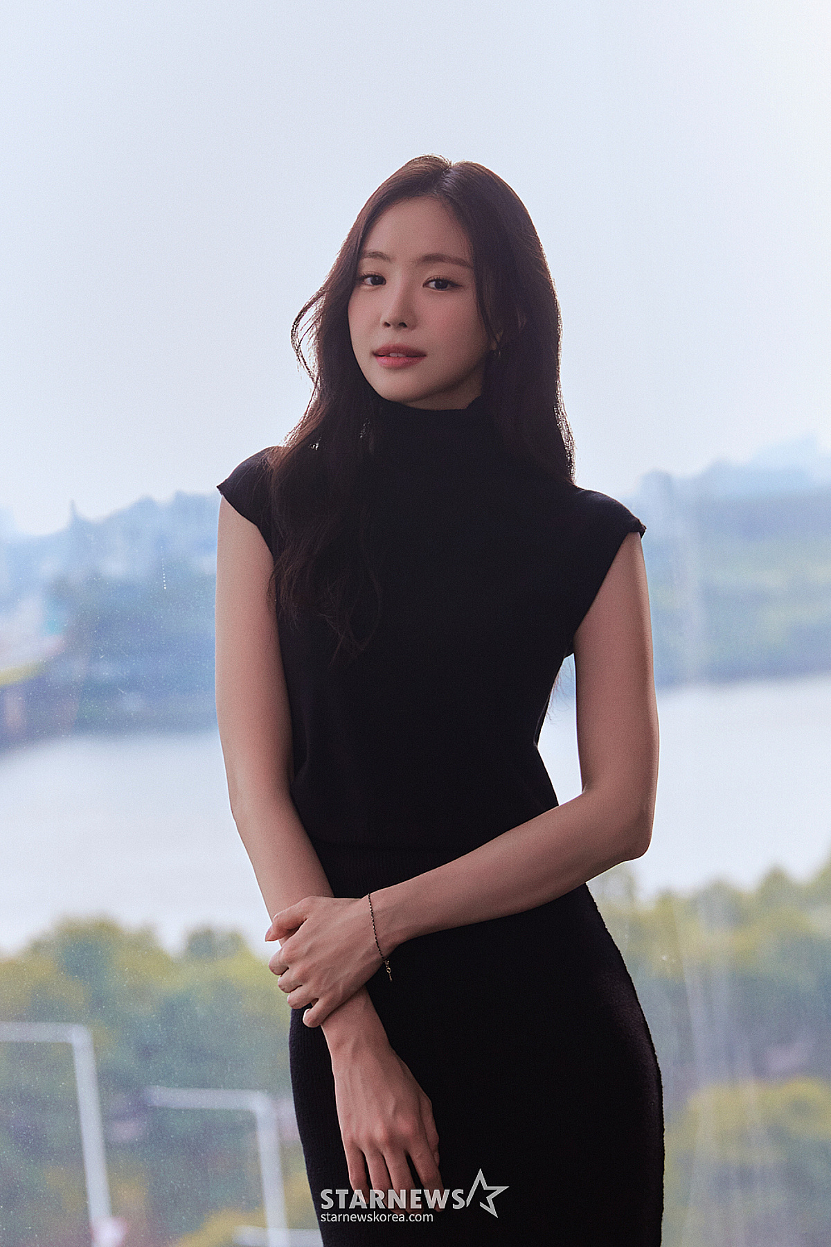 손나은, 오늘(17일) 모친상..동생 손새은과 슬픔 속 빈소 지켜 [공식]