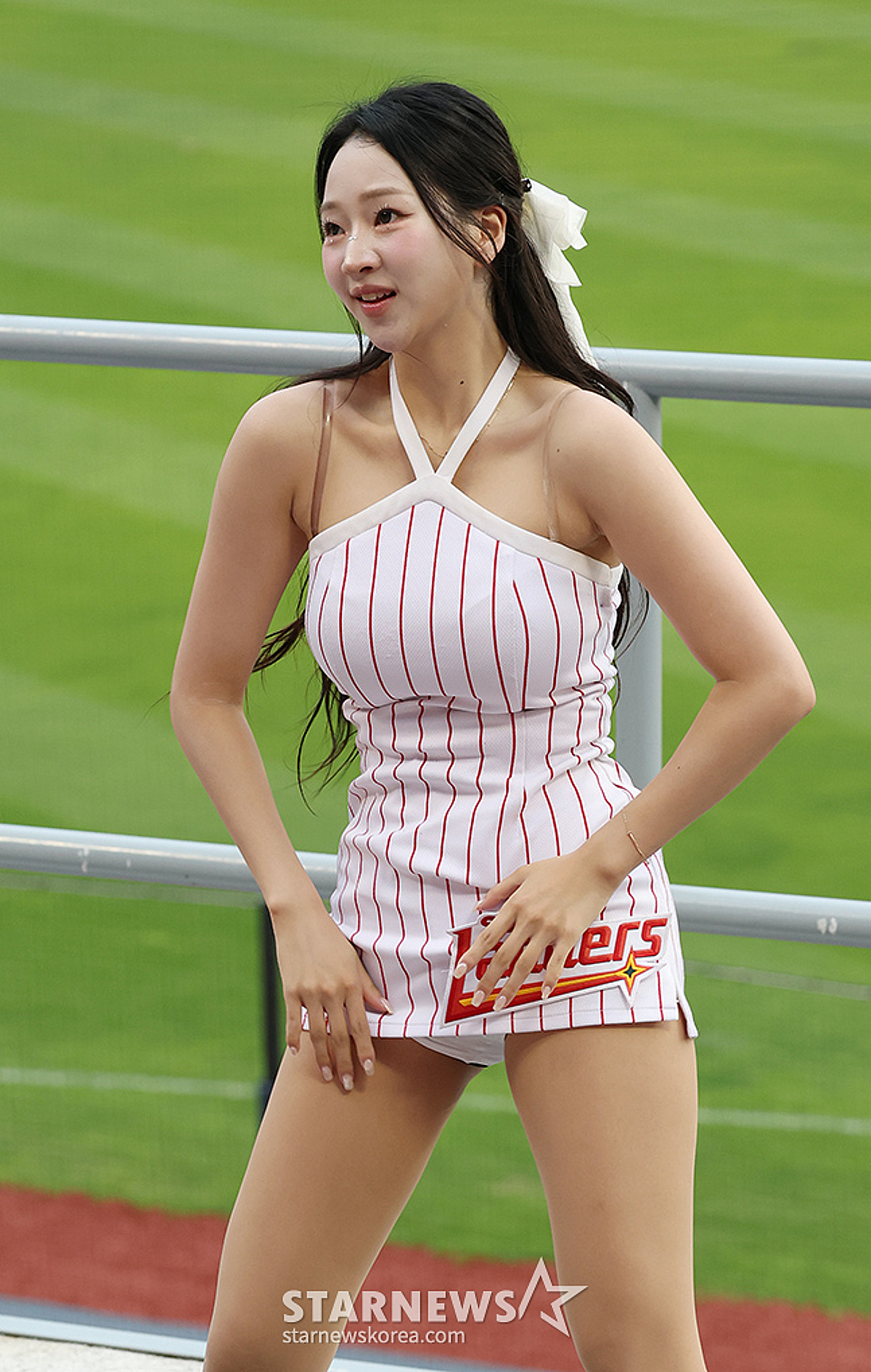 [포토] 이연진 '너무 짧아 안절부절'
