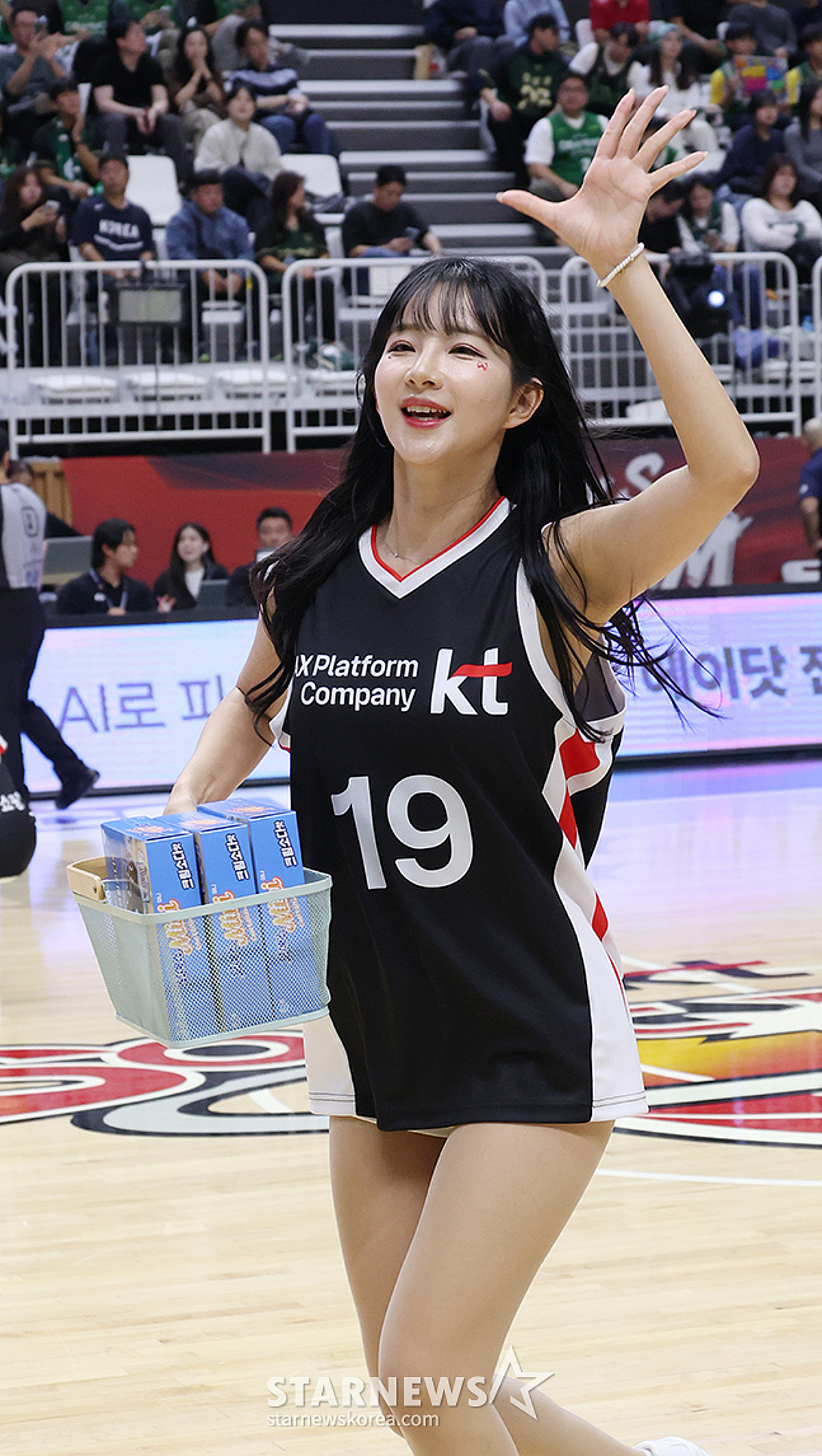 [포토] 김진아 '간식 쏩니다'