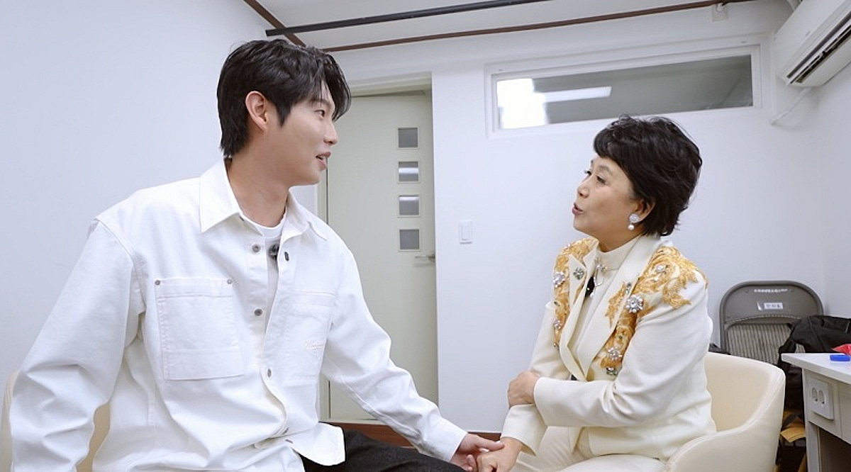 심수봉, '조카손주' 손태진에 '모태솔로' 의심.."너무 이상해" 충격 발언 터졌다 [편스토랑]