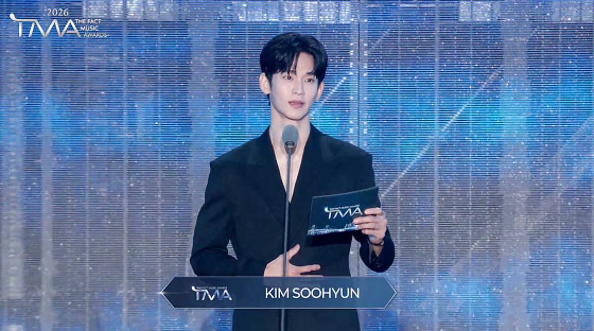 김수현, 1년 6개월 만 국내 공식석상 등장..환한 미소[2026 TMA]