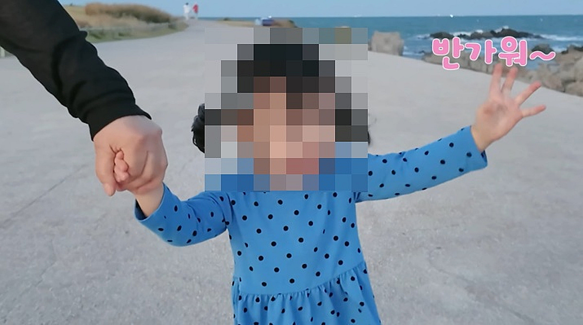 박수홍♥김다예, '비행기 민폐' 정신 못 차렸나..자동차 아닌 '기차여행 자랑' 갑론을박 [스타이슈]