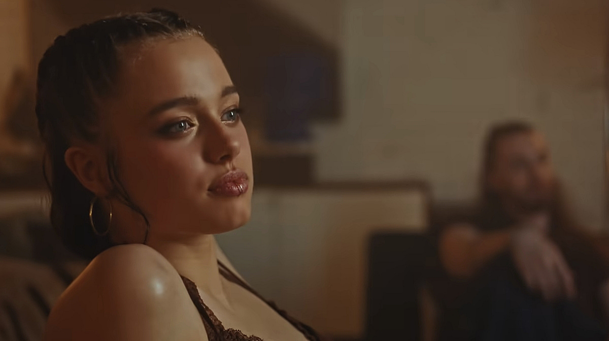 안젤리나 졸리·브래드 피트 딸 샤일로, 우주소녀 다영 뮤비 깜짝 출연 [스타이슈]