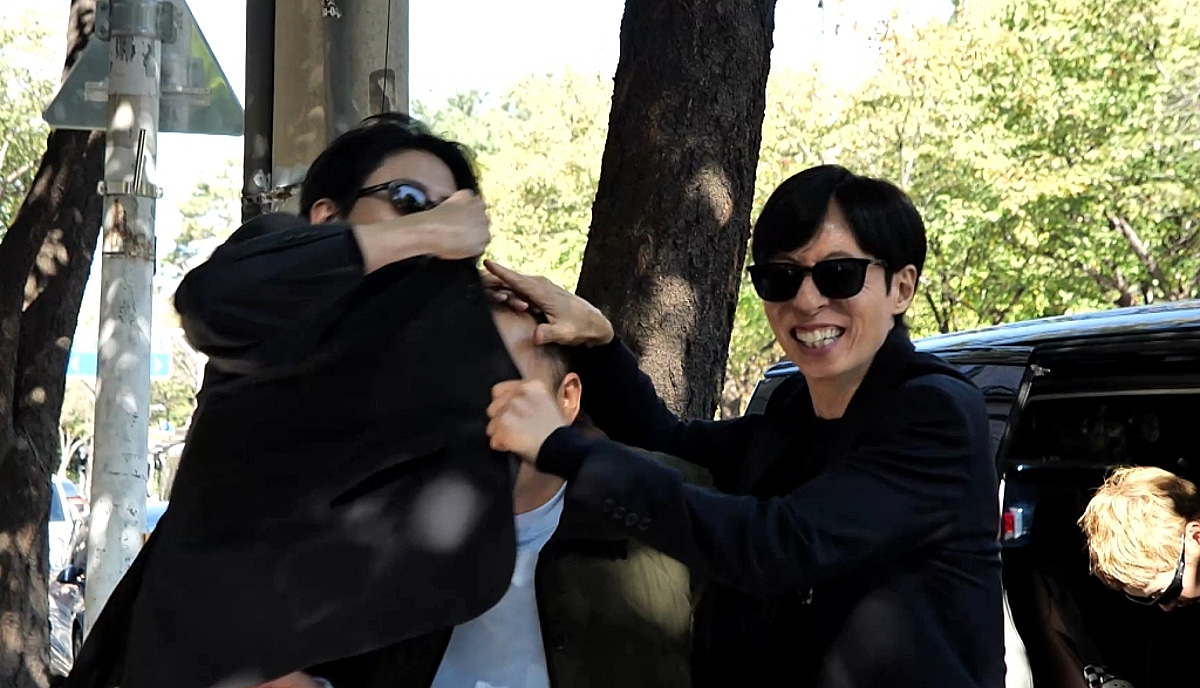 유재석, 김광규 수행비서…'추억의 잔치국수 맛' 찾아