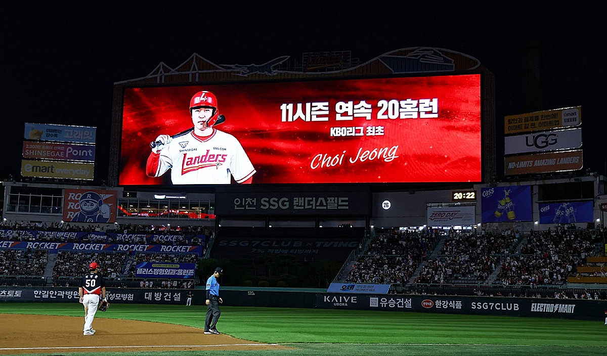 역시 최정, 대기록 또 대기록! 역대 최초 11년 연속 20홈런+최연소 1000장타 '금자탑' [인천 현장]