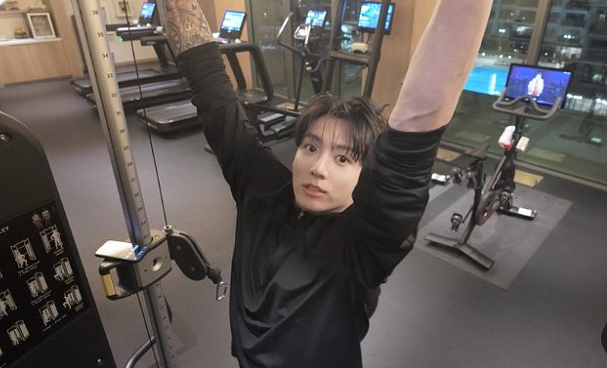 정국 등운동·진 턱걸이·지민 옷개기·RM책읽기... 그들의 아주 평범한 일상 6분 13초 [K-EYES]