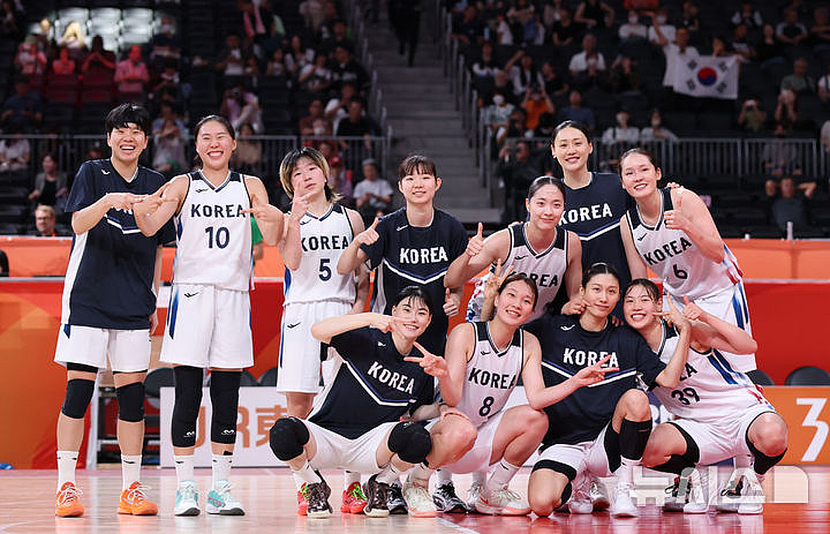 코트 밟은 12명 전원 득점! 女 농구, 인니에 42점 차 대승... 무려 '14회 연속' 4강행 "V5 정조준" [아이치 나고야 AG]
