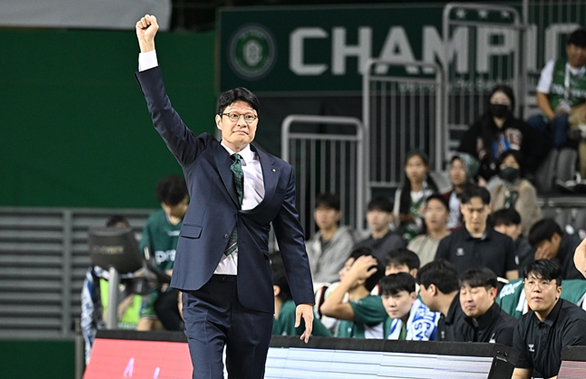 '챔피언 수석코치→적장' 이규섭 DB 감독 "이상민 감독님과 맞붙는 건 처음인데..." [부산 현장]