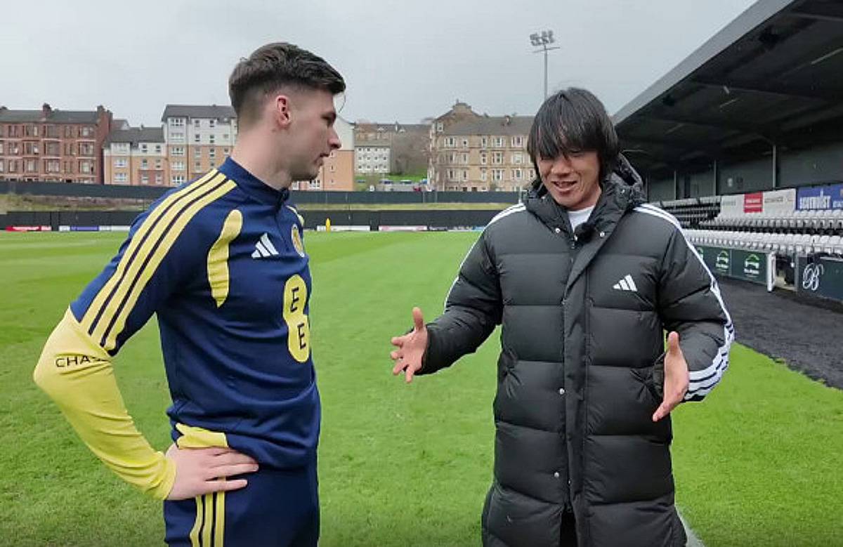 '축구화 줬던 꼬마와 20년만 재회' 日 나카무라 향해 '셀틱 후배' 티어니 "그 선물 아직 집에 있어요"